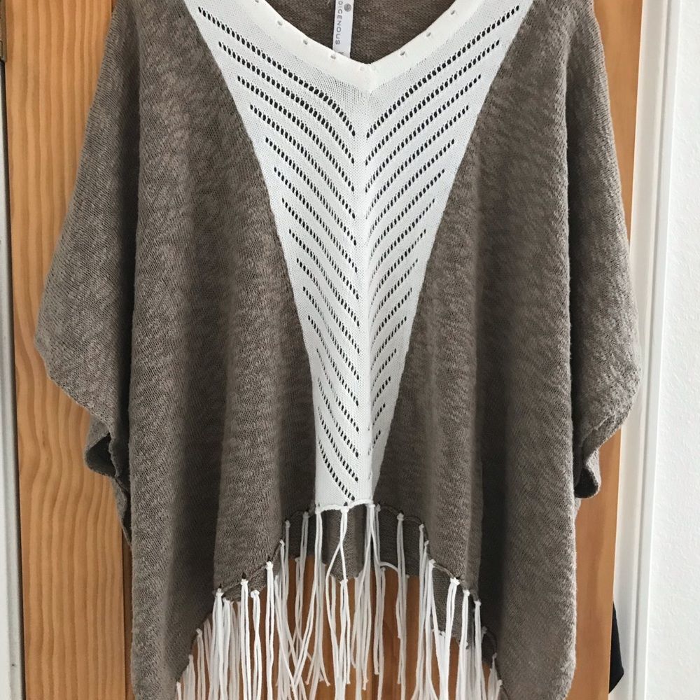 Indigenous light weight organic cotton fringed poncho O/S
